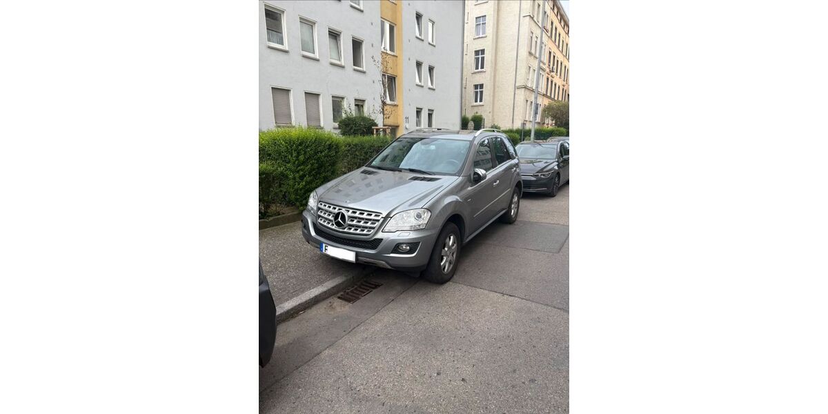 Mercedes-Benz ML 300 179.650 km 12.500 &euro; Frankfurt am Main 60599