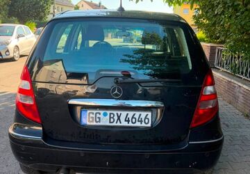 Mercedes-Benz A 180 286.900 km 900 &euro; Frankfurt am Main 60439