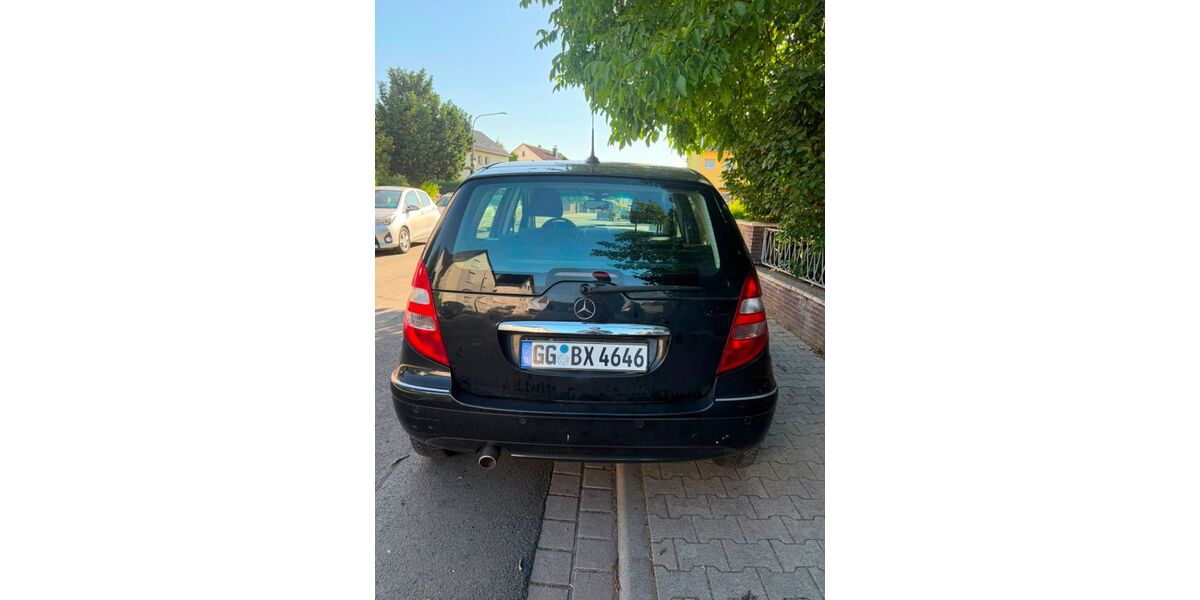 Mercedes-Benz A 180 286.900 km 900 &euro; Frankfurt am Main 60439