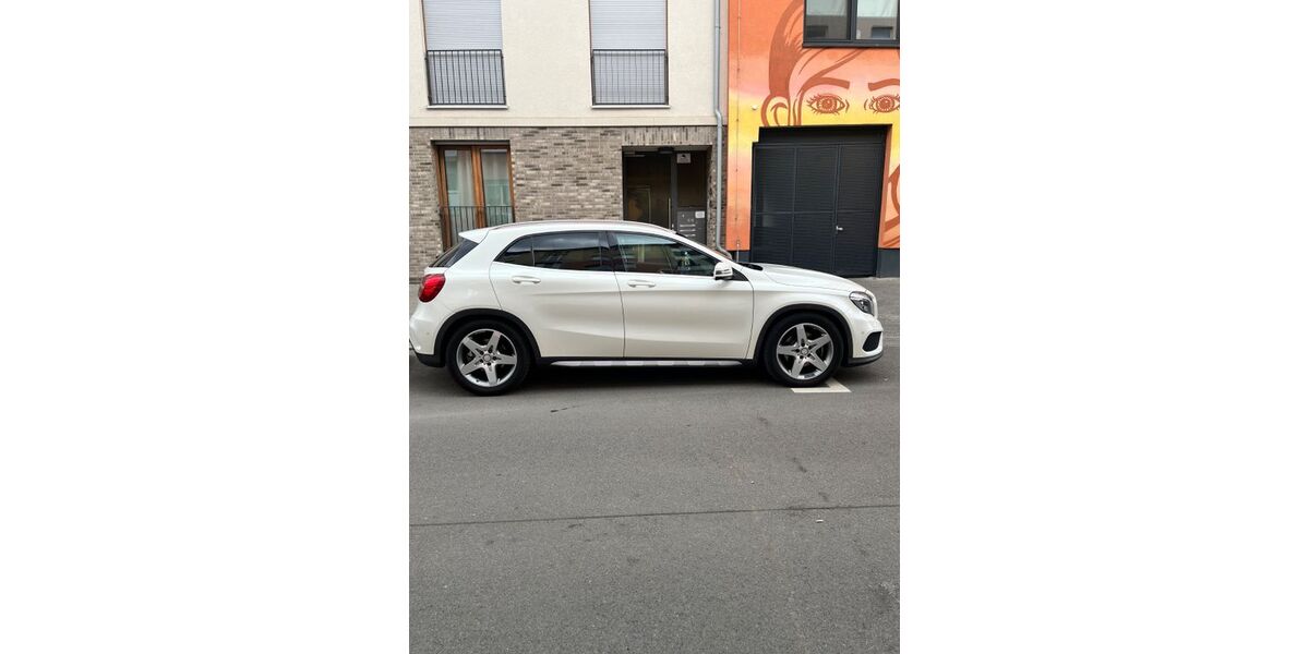 Mercedes-Benz GLA 220 106.000 km 15.300 &euro; Frankfurt am Main 60327