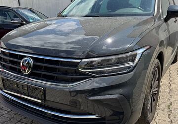 VW Tiguan 49.481 km 32.750 &euro; Frankfurt am Main 65936