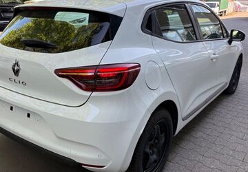 Renault Clio 210.392 km 7.021 &euro; Frankfurt am Main 60389