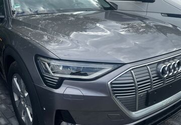 Audi e-tron 114.806 km 24.900 &euro; Frankfurt am Main 60386