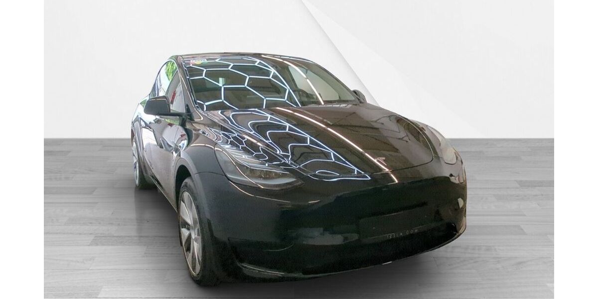 Tesla Model Y 54.574 km 30.390 &euro; Eschborn 65760